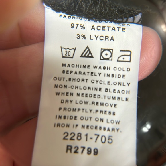 Travel Elegance Long Sleeve Black Top.
Size Large - Picture 15 of 15